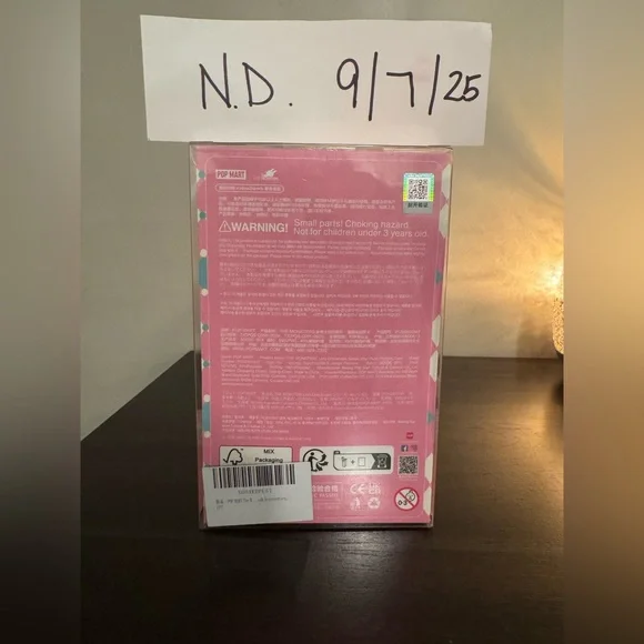 Pop Mart Let's Checkmate Queen - Picture 4 of 4